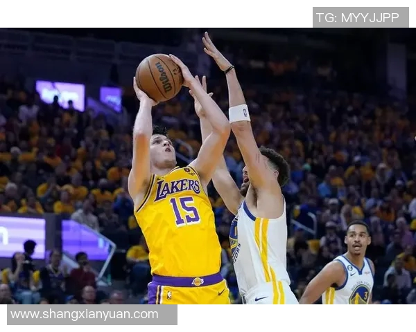 勇士与湖人精彩对决回放分析揭示比赛背后的战术与亮点 勇士与湖人精彩对决回放分析揭示比赛背后的战术与亮点